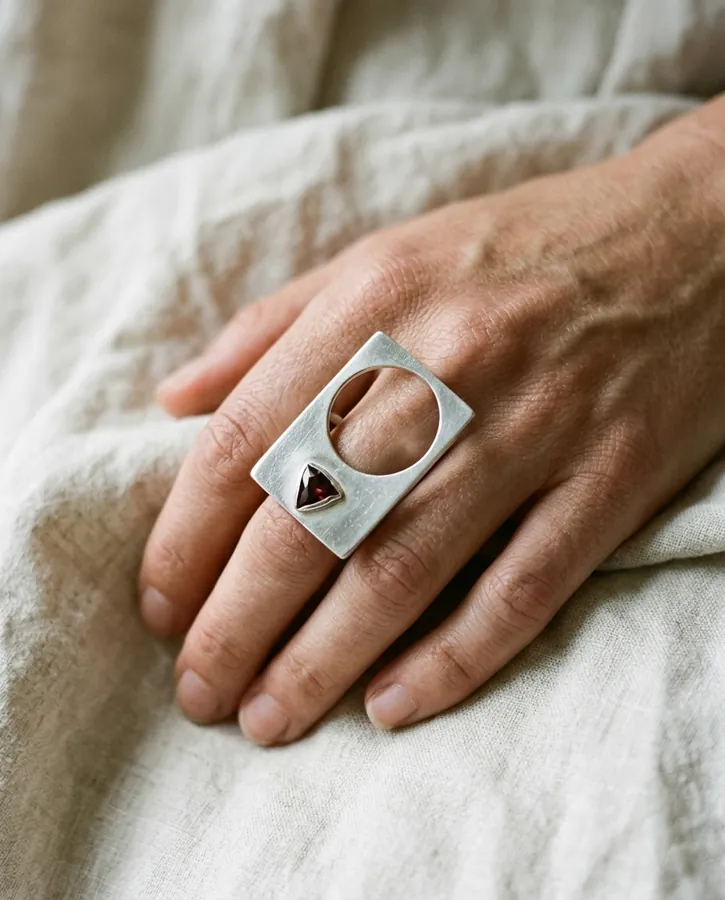 NiceLook result: the ring worn on a hand, over linen fabric
